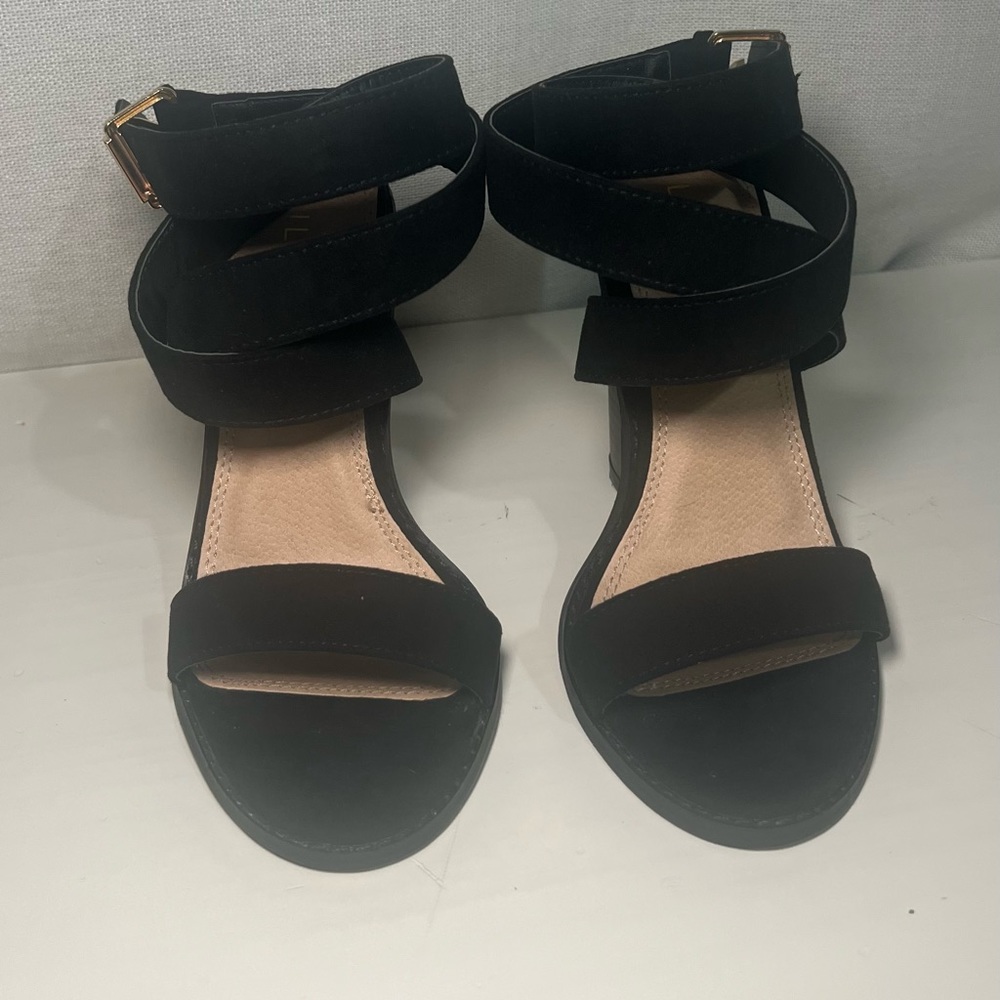 BLACK STRAPPY 4 INCH HEEL SIZE 6!! NEVER WORN OUTSIDE!!